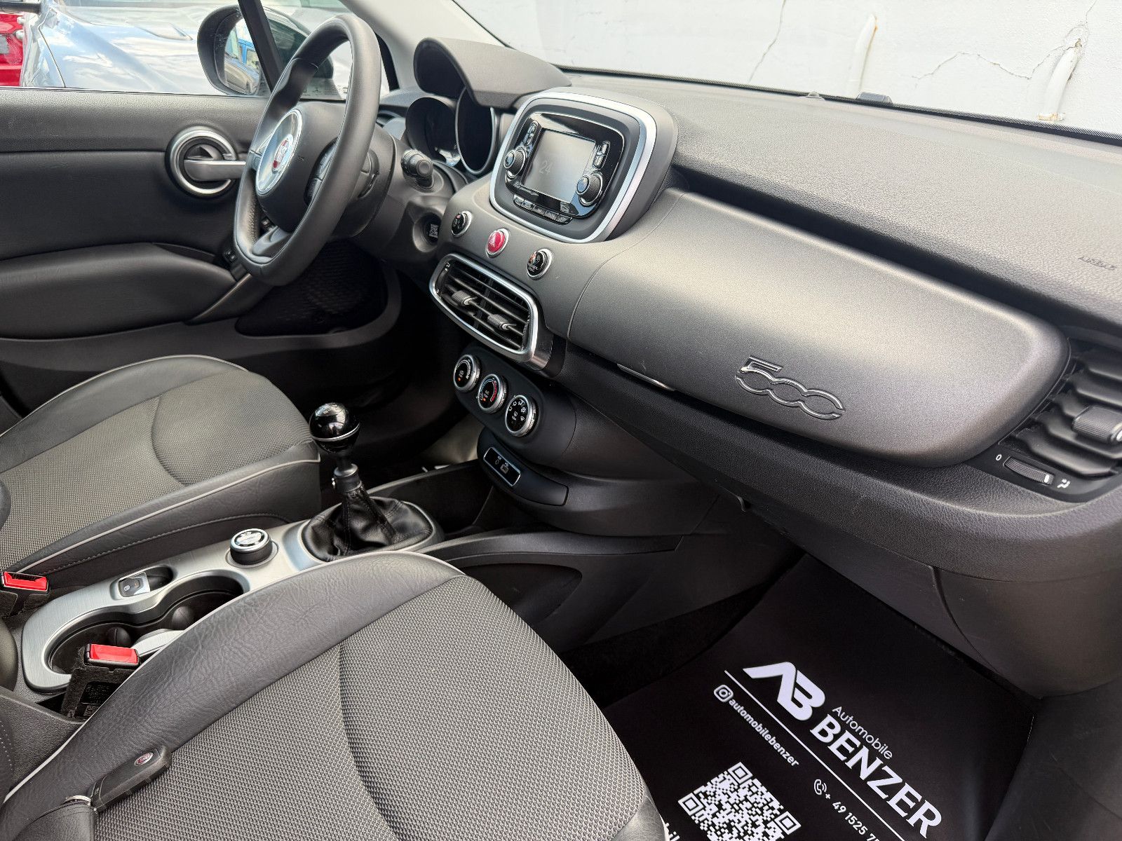Fahrzeugabbildung Fiat 500X Cross/ UConnect / Fahrassistenz/Design-Kit