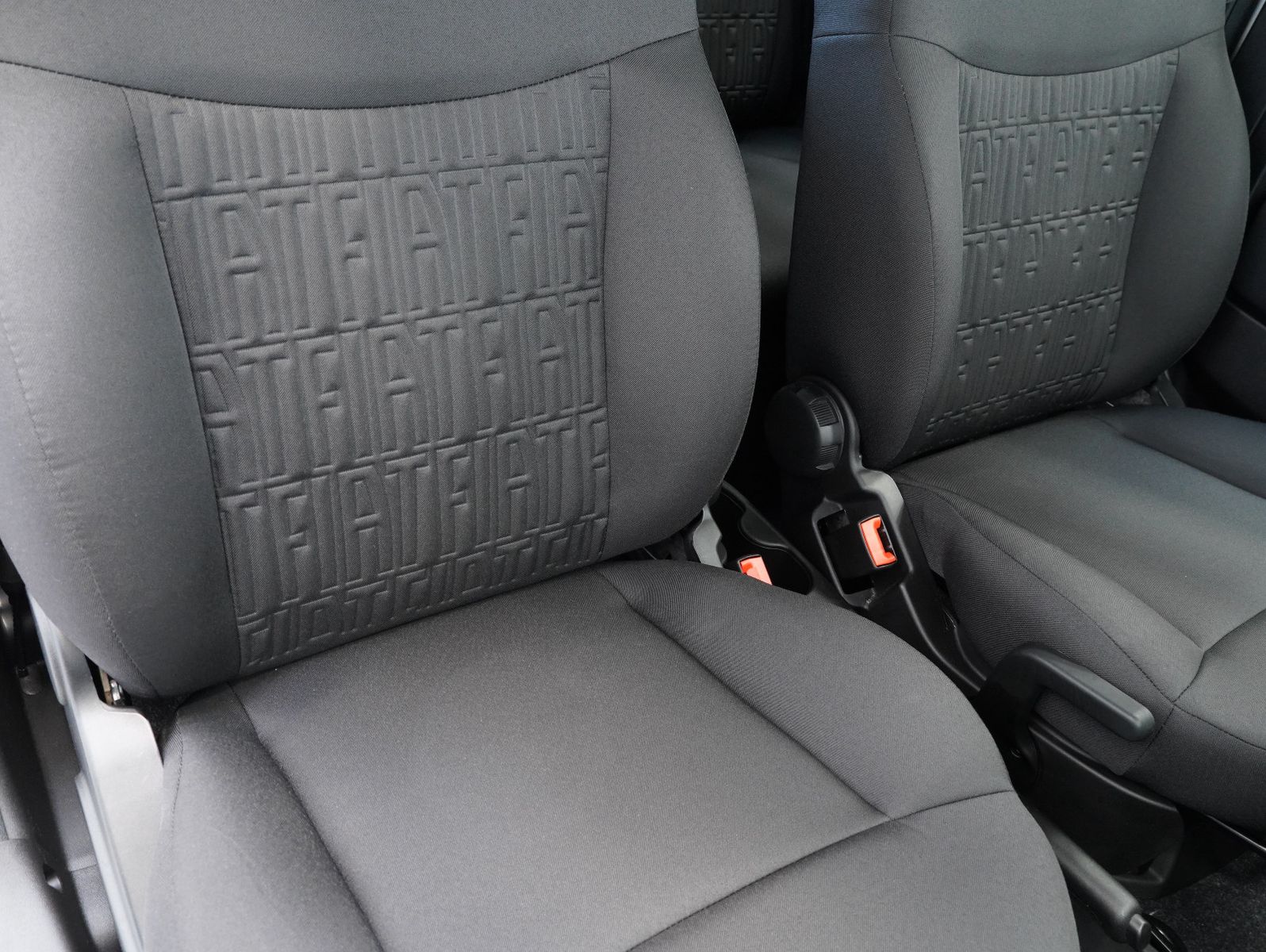 Fahrzeugabbildung Fiat 500 1.0 Mild Hybrid KOMFORT/TECH/NAVI/CARPLAY