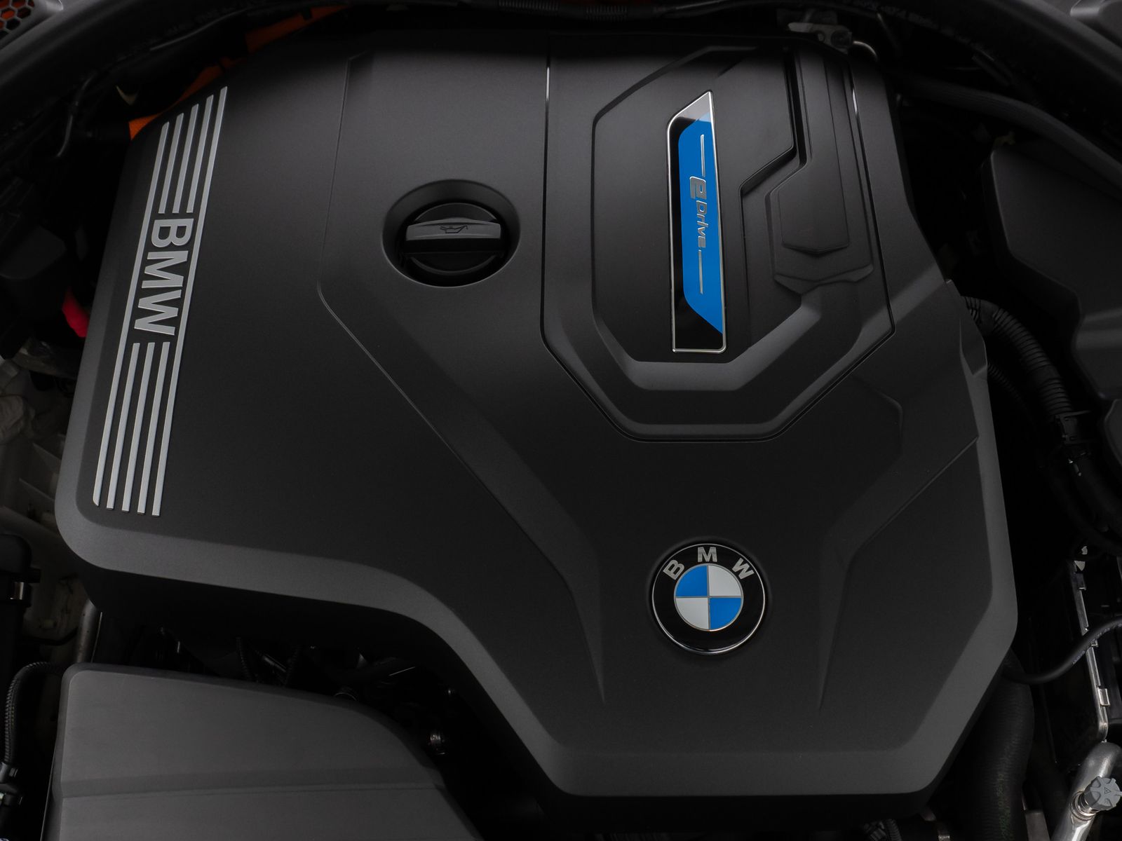 Fahrzeugabbildung BMW 330e Panorama Laser HUD DAB H/K Komfort Alarm