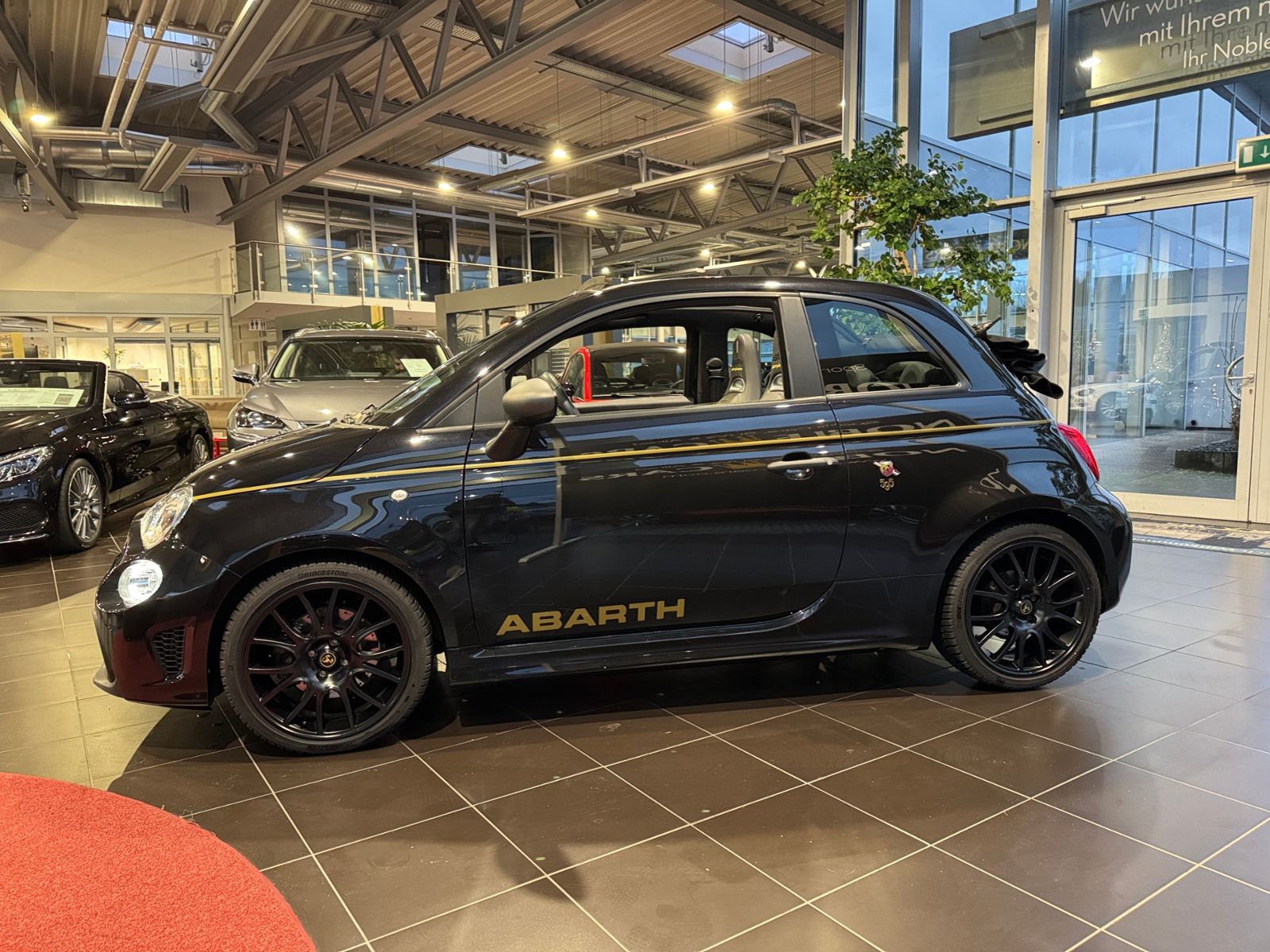 Fahrzeugabbildung Abarth 595C  Scorpioneoro Turismo - 2000 Stk weltweit!