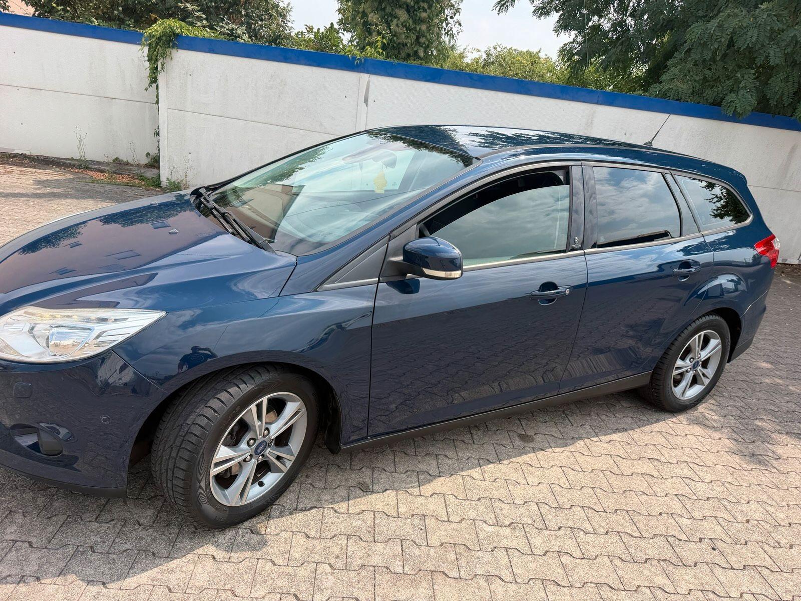 Ford Focus 2013 — салон