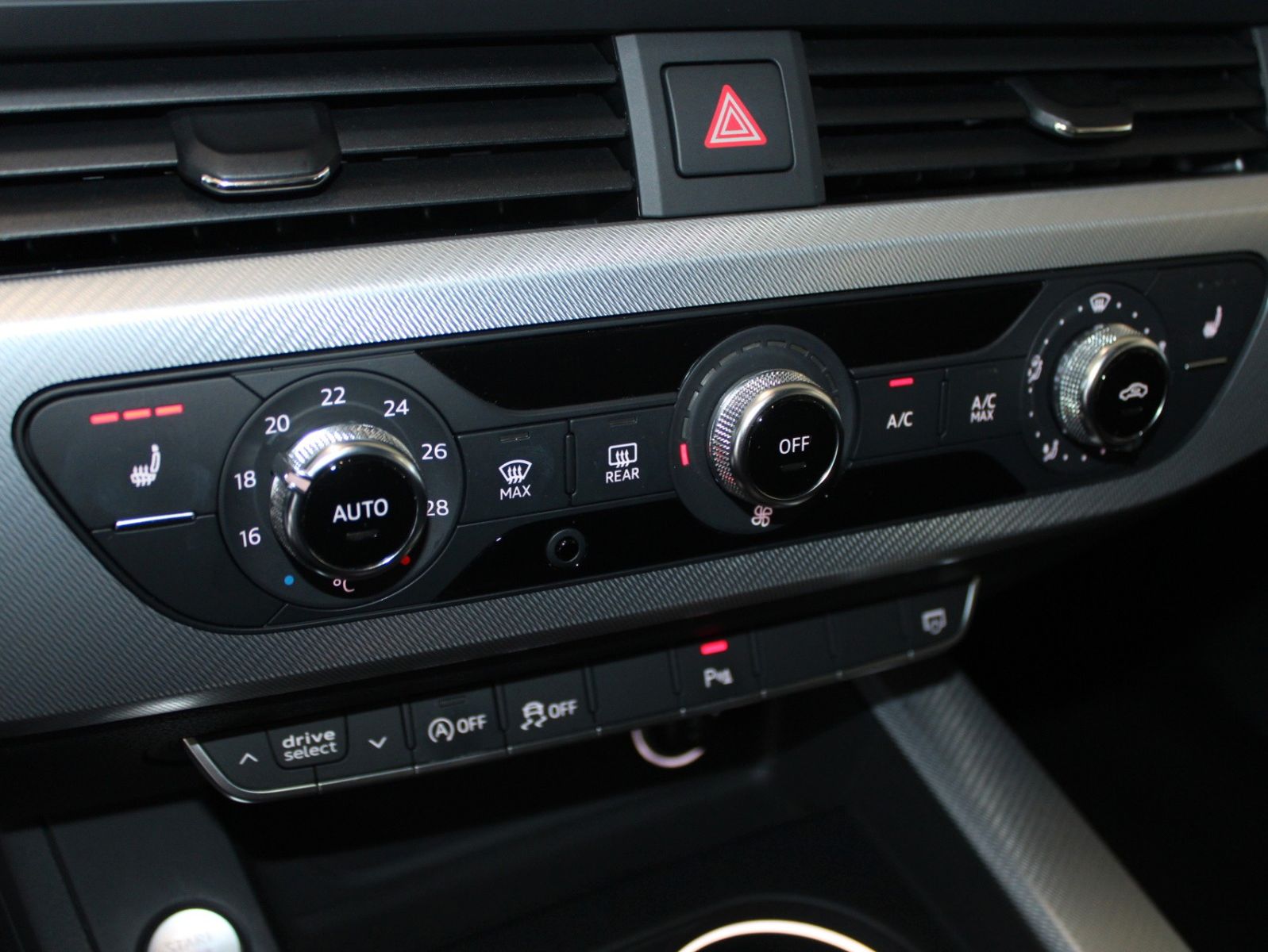 Fahrzeugabbildung Audi A4 2.0 TDI S tronic sport Avant NAVI XENON uvm.