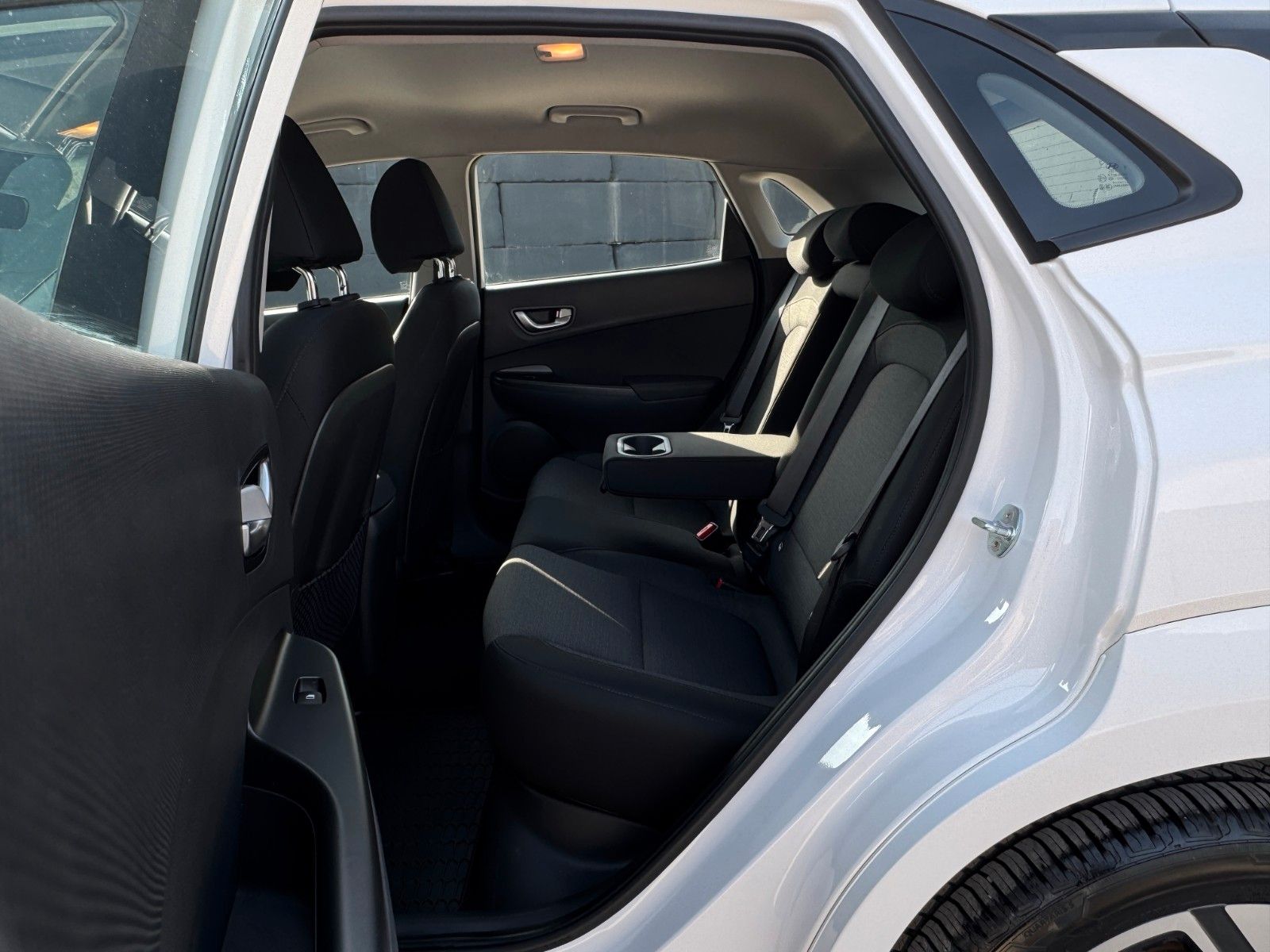 Fahrzeugabbildung Hyundai KONA E Select SHZ LHZ LKA ACC Navi CarPlay Wifi