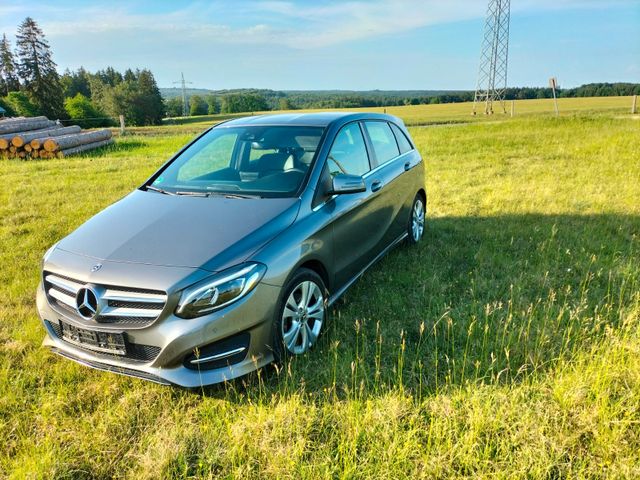MERCEDES-BENZ B 180 -