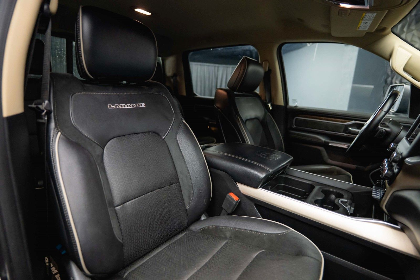 Fahrzeugabbildung Dodge RAM 5.7 V8 HEMI 4x4 OFFROAD NIGHT-Paket LARAMIE