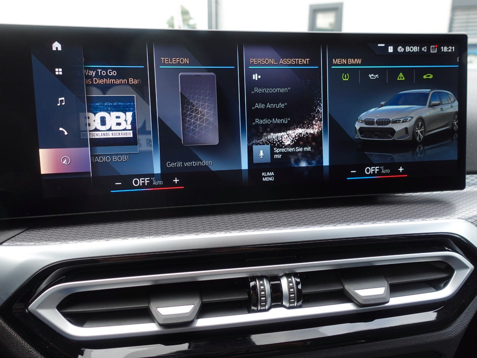 Fahrzeugabbildung BMW 318i Touring A M Sportpaket LMR18"/LED/Navi/...