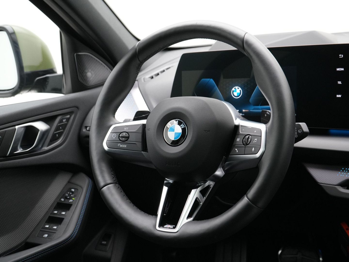 BMW 123 1 Serie xDrive FROZEN URBAN GREEN imagem 2