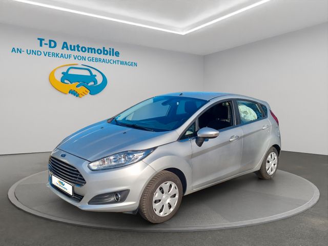 Ford Fiesta Titanium; Sitzheizung, Alufelgen, Xenon