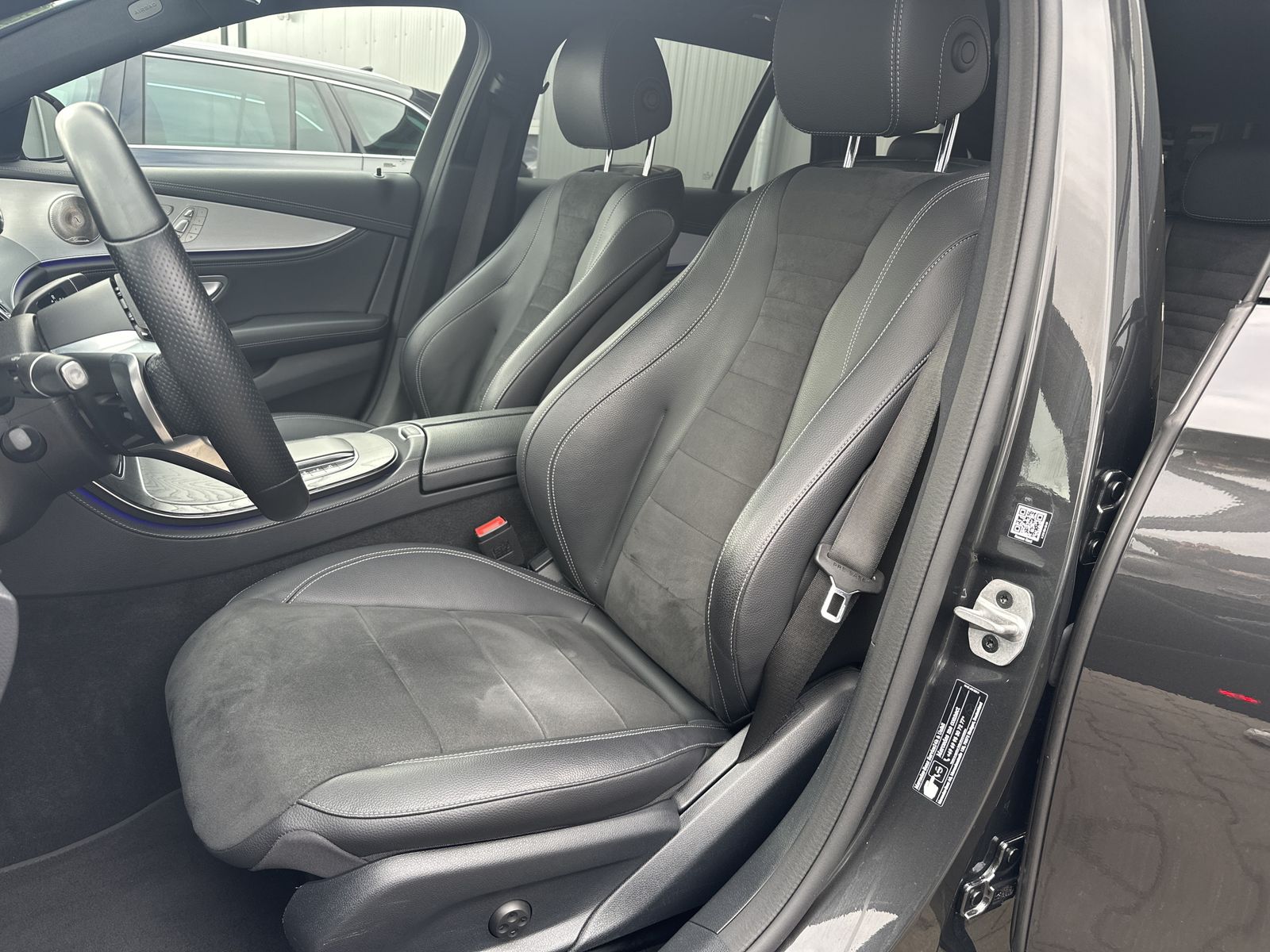 Fahrzeugabbildung Mercedes-Benz E 300de T 4Matic AMG-Line NAV+LED+360°+BURMESTER