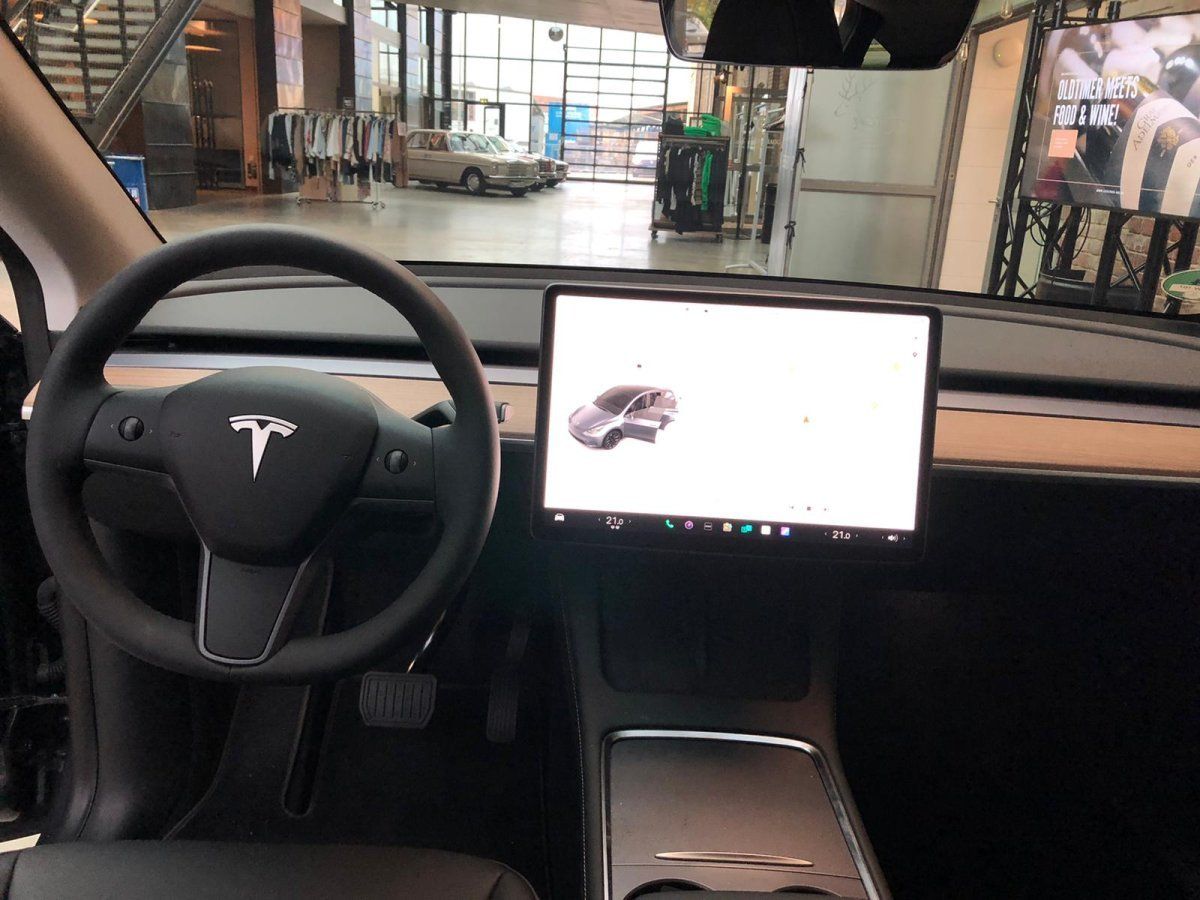 Tesla Model Y (Long Range AWD  20Zoll Induction/1.Hand/)