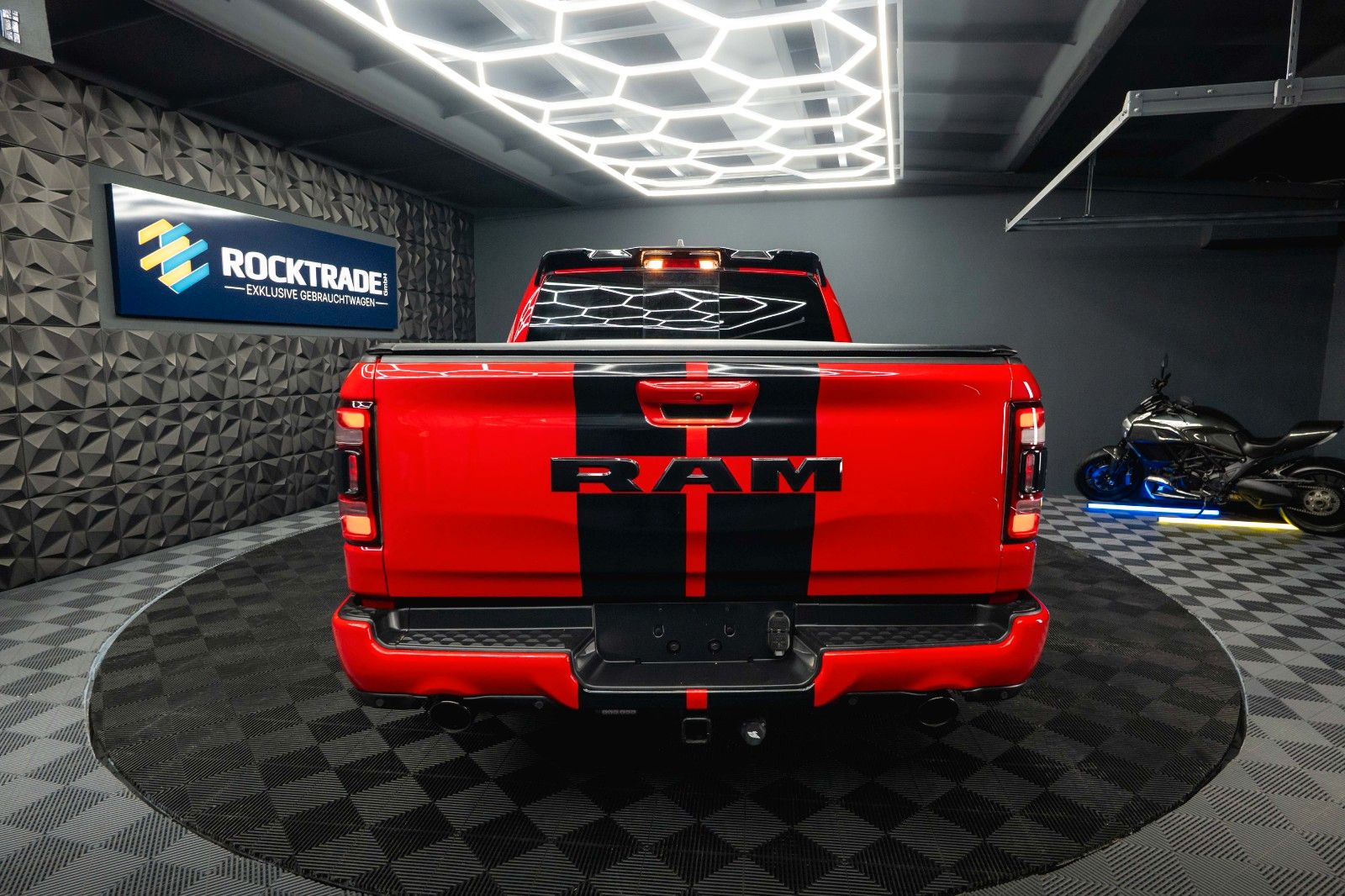 Fahrzeugabbildung Dodge RAM 5.7 V8 HEMI 4x4 NIGHT GT SPORT *Pano*22Zoll*