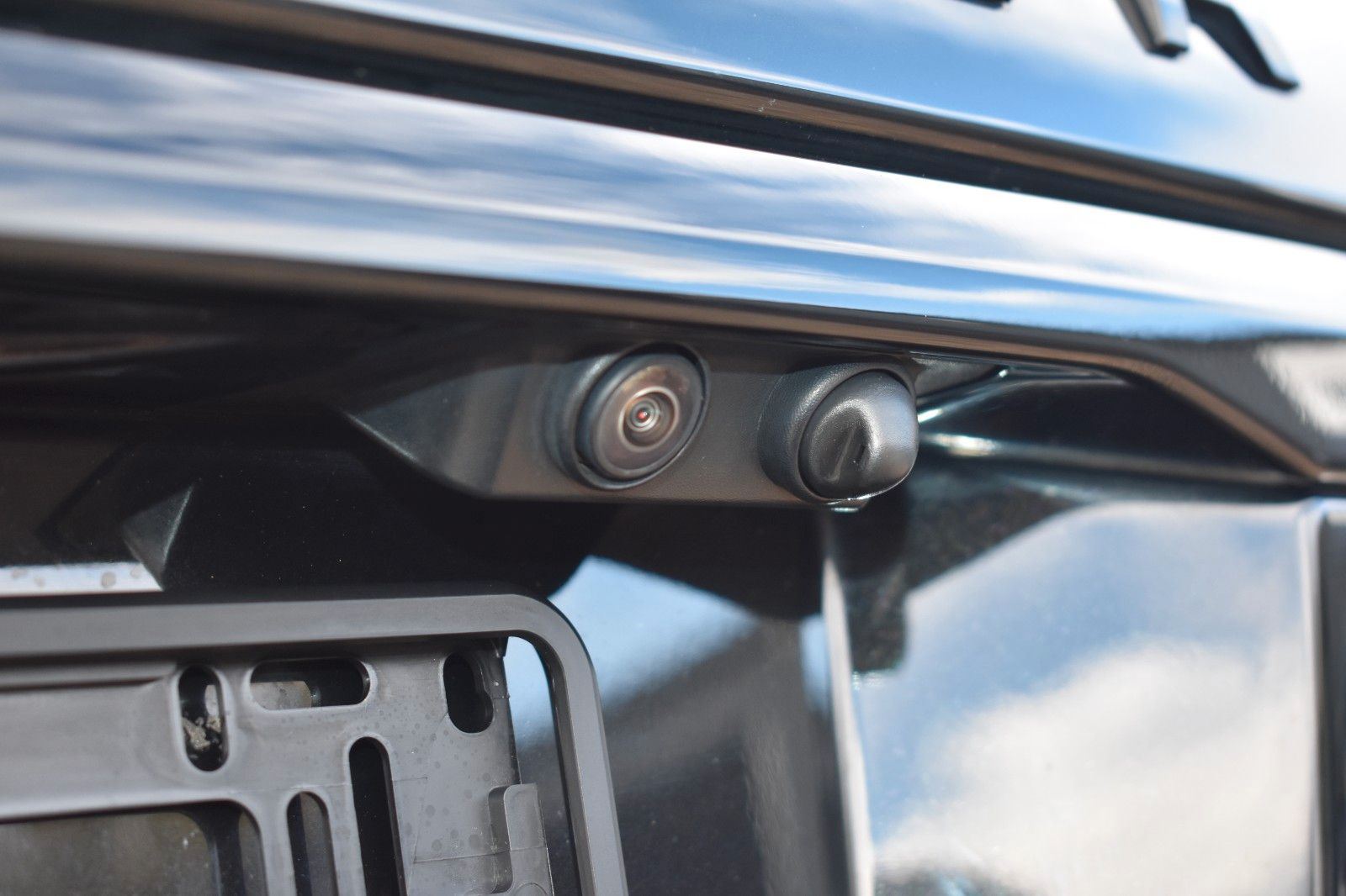 Fahrzeugabbildung Land Rover Range Rover Sport HSE P400 Dynamic Stealt Black