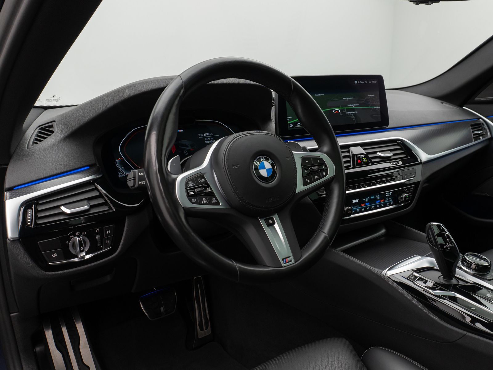 Fahrzeugabbildung BMW 540d xD M Sport Panoram Kamer HUD H/K TV Massage