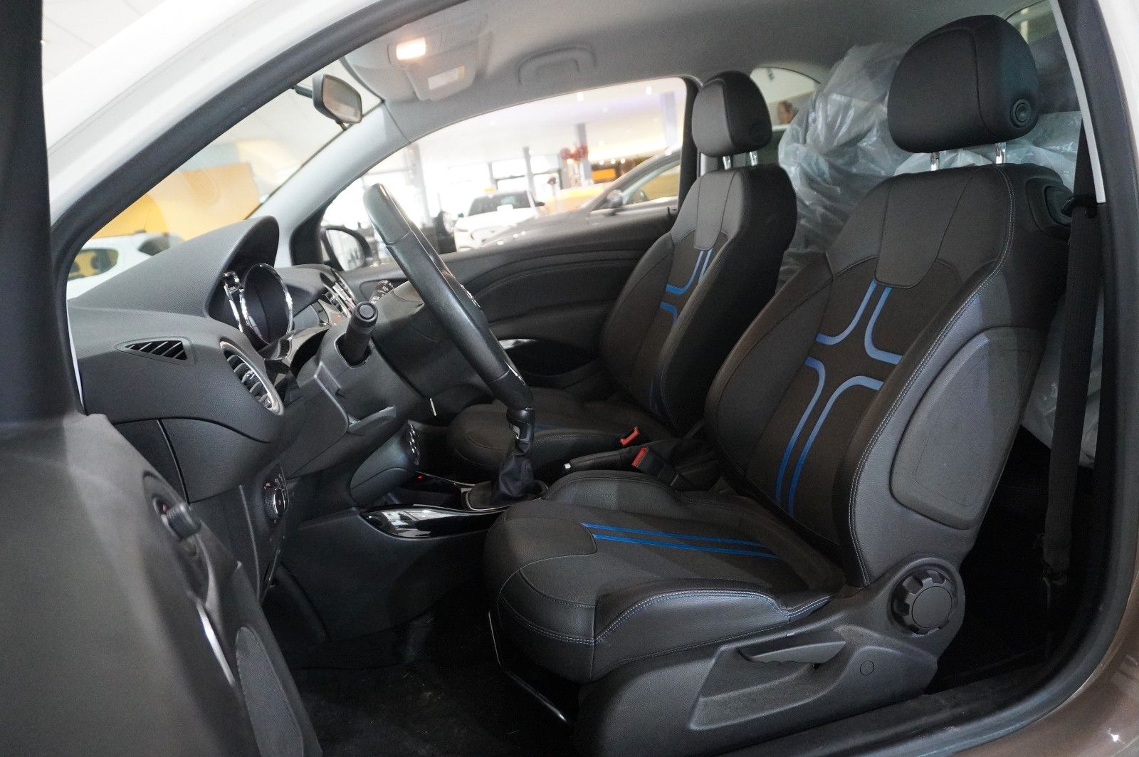 Fahrzeugabbildung Opel Adam 1.4 SLAM LED/KLIMA/PDC/WINTER/SPORT/TEMP.