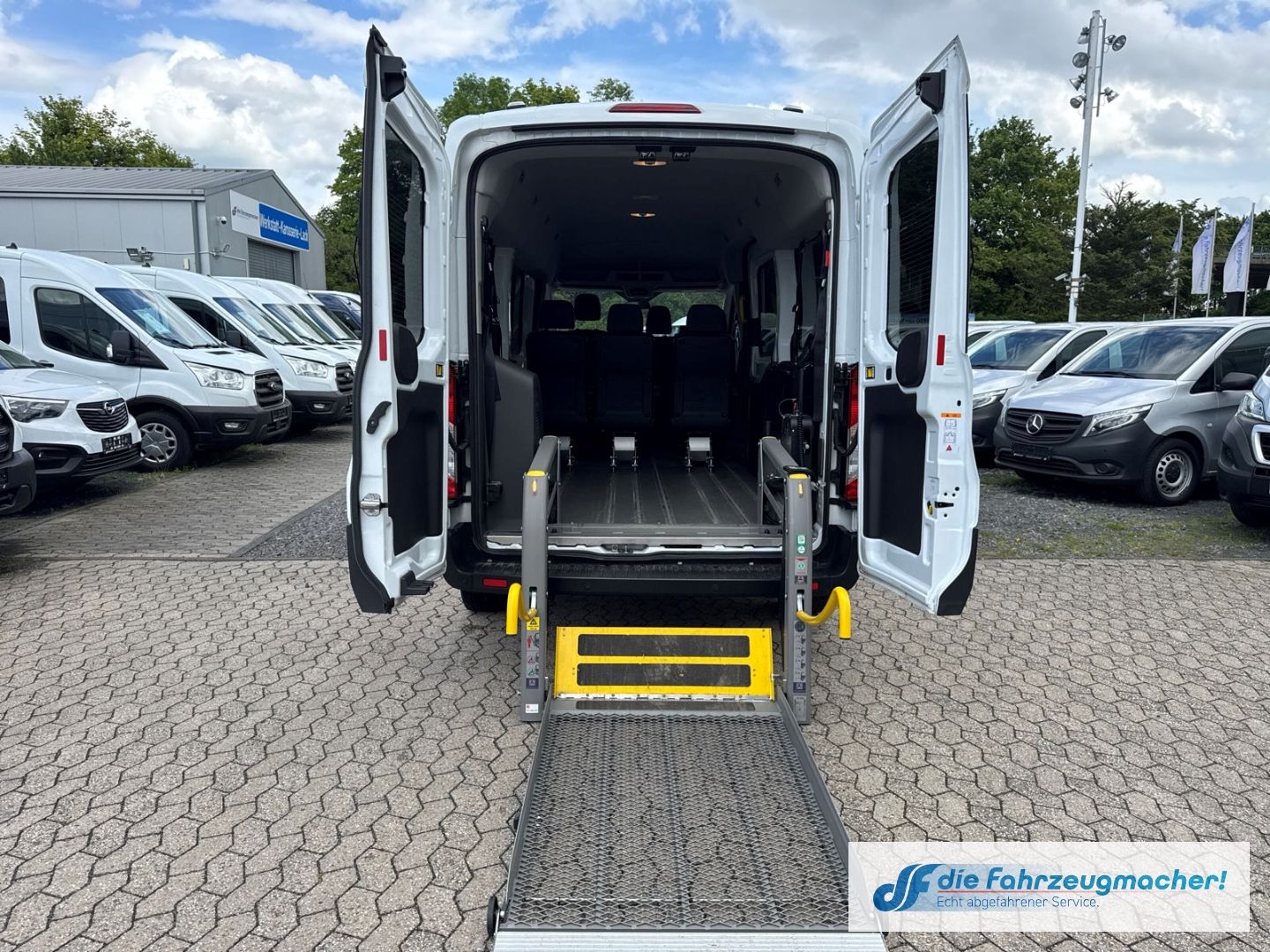 Fahrzeugabbildung Ford Transit Kombi 350 L3 Trend Lift Temp Tel.-Vorb.