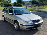 Skoda Octavia 1.6 Combi Tour *Klima *SZH - Skoda Octavia aus 2004: Kombi