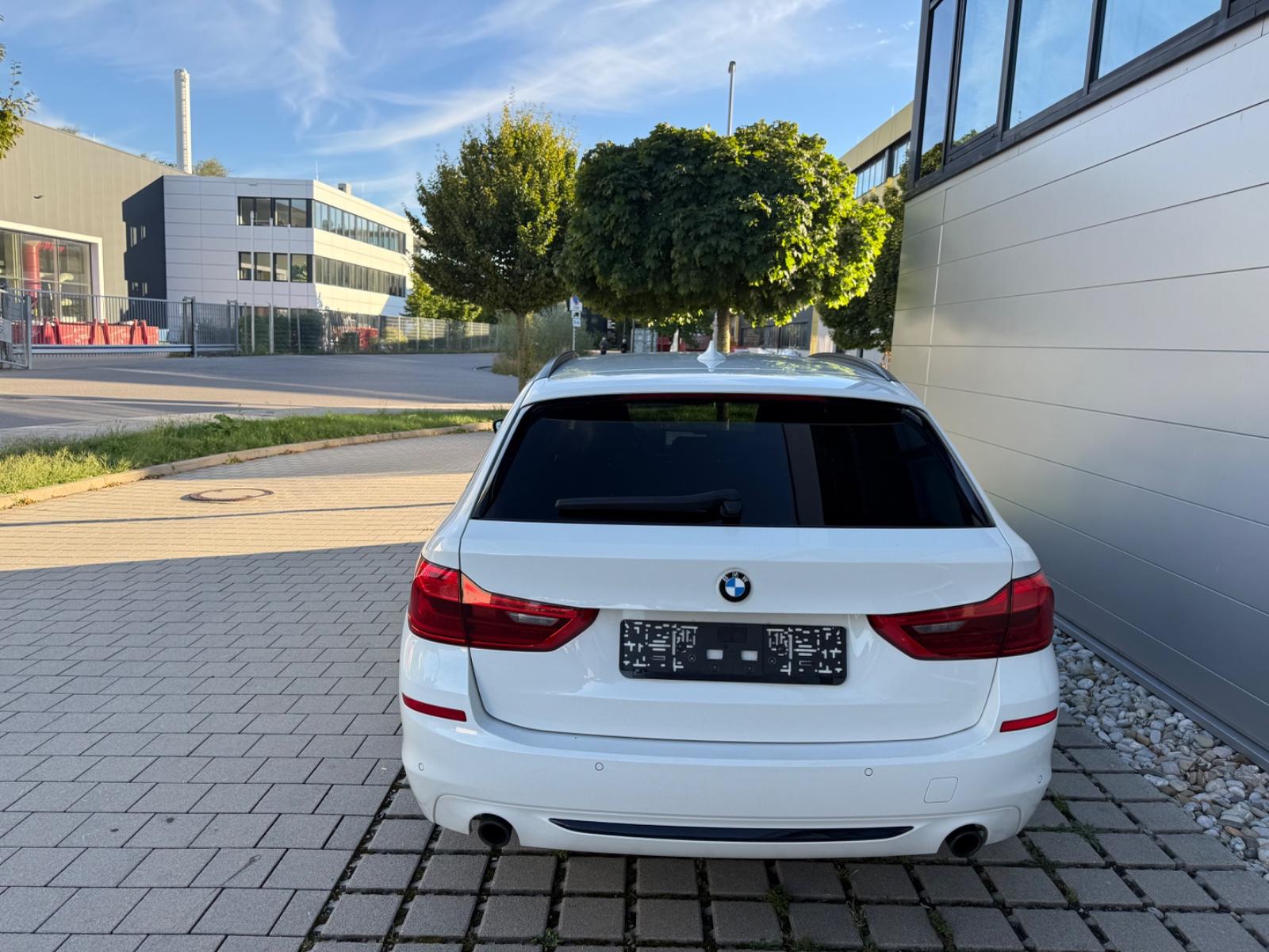 BMW 530i xDrive Touring Sport Line Leder/HUD/ACC
