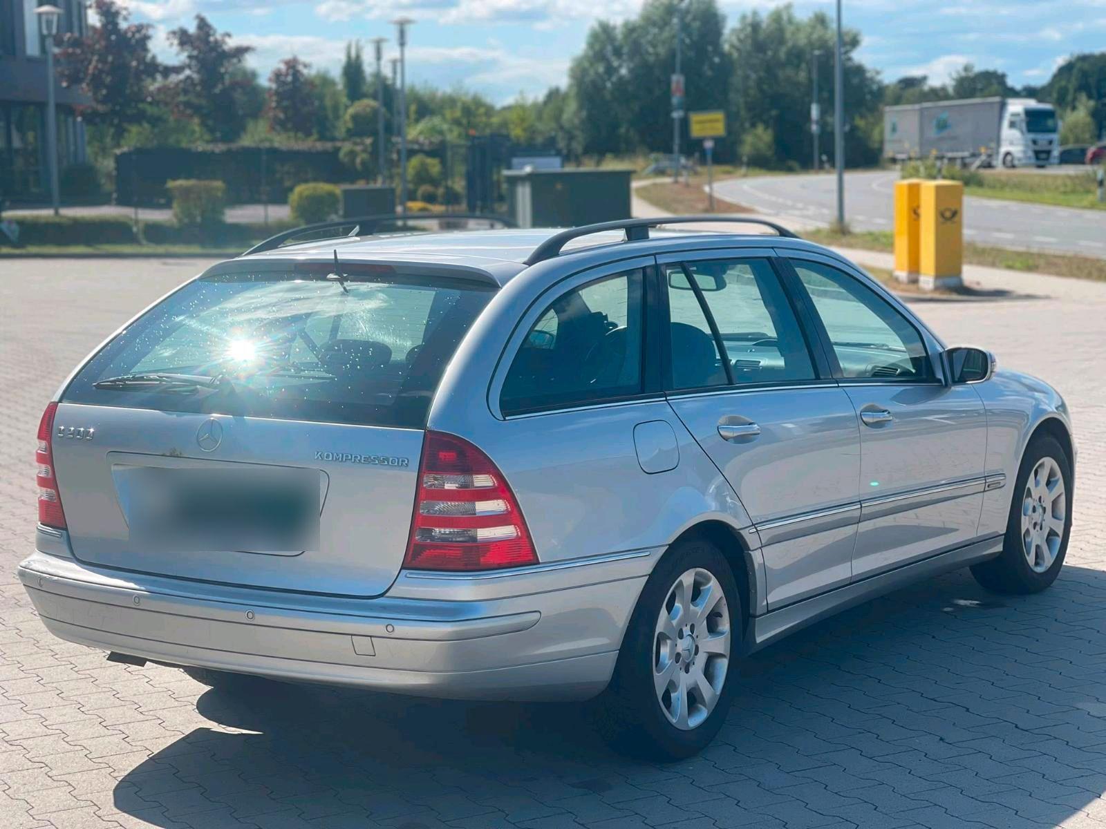 Mercedes-Benz C200 2006 — interior