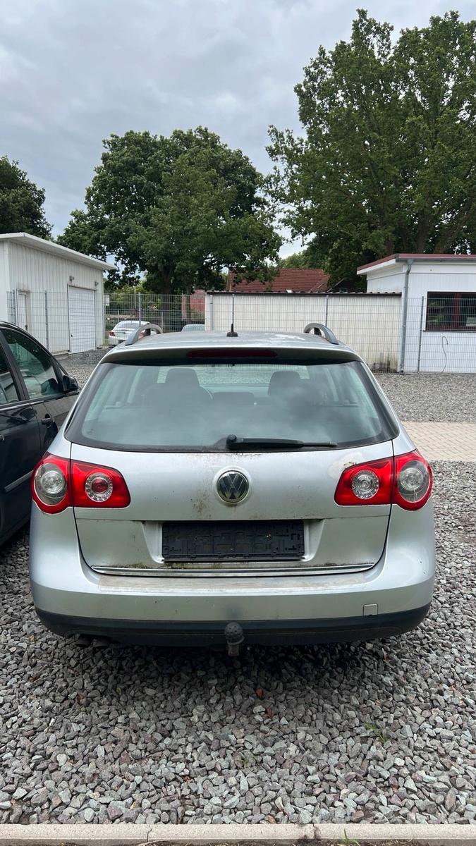 Volkswagen Passat 2008 — rear view
