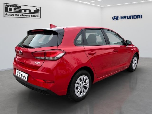 Fahrzeugabbildung Hyundai i30 Pure Radio,ZV mit FB,Klima DAB Spurhalteass.