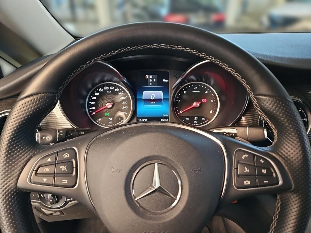 Fahrzeugabbildung Mercedes-Benz V 300 AVG extralang 4x4 8 Sitze 2,5tAHK DISTRONI