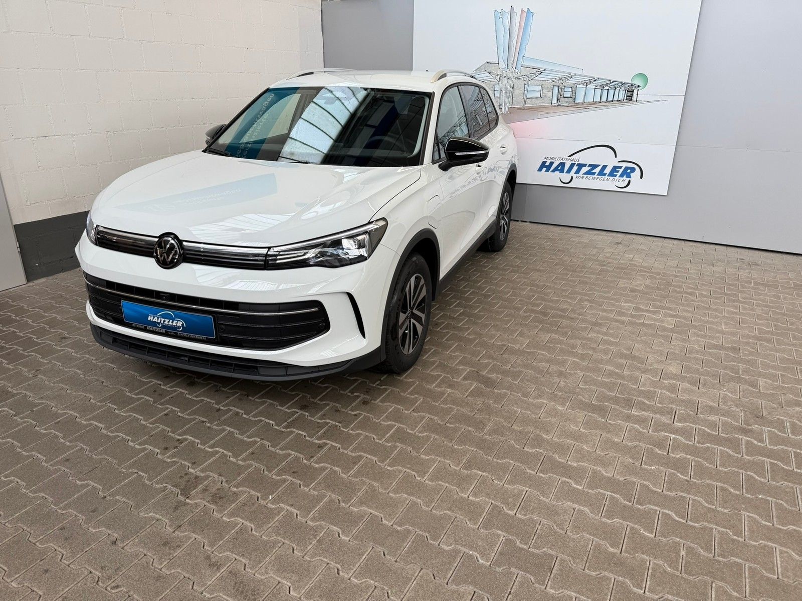 Fahrzeugabbildung Volkswagen Tiguan Energy 1,5 l eHybrid 6-Gang DSG +AHK+Navi