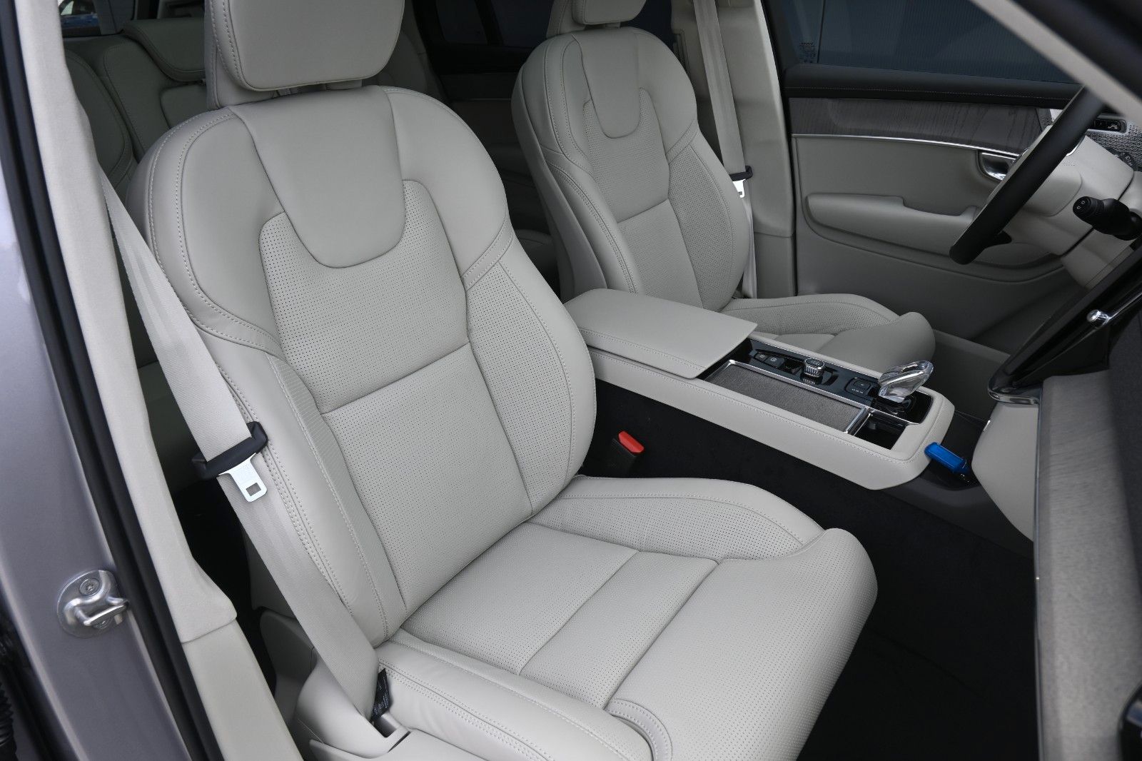 Fahrzeugabbildung Volvo XC90 T8 AWD Ultra Dark*STDHZG*360°*LUFT*ACC*AHK