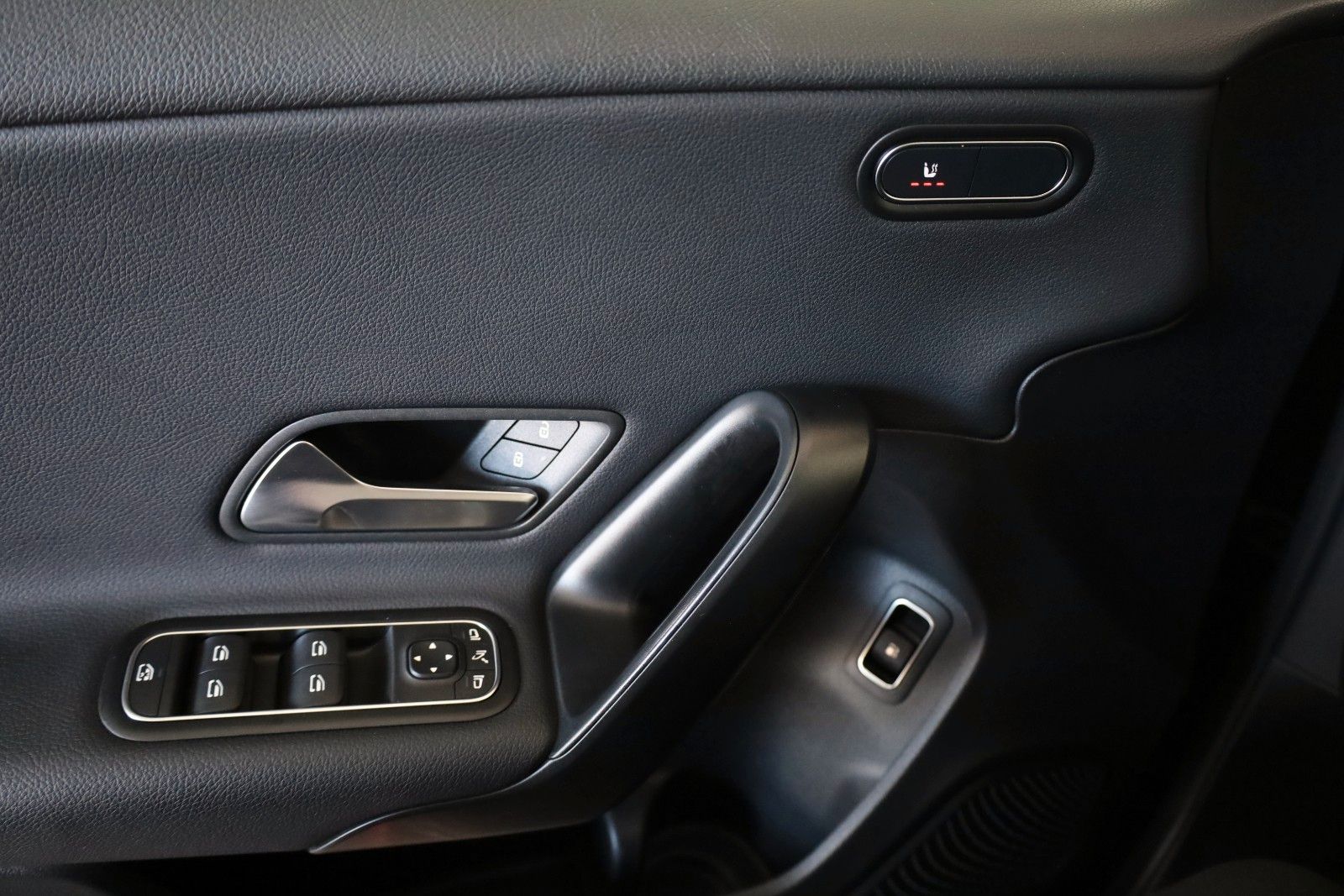 Fahrzeugabbildung Mercedes-Benz A 250 e Style Limo., T.Leder, Navi, LED, Kamera