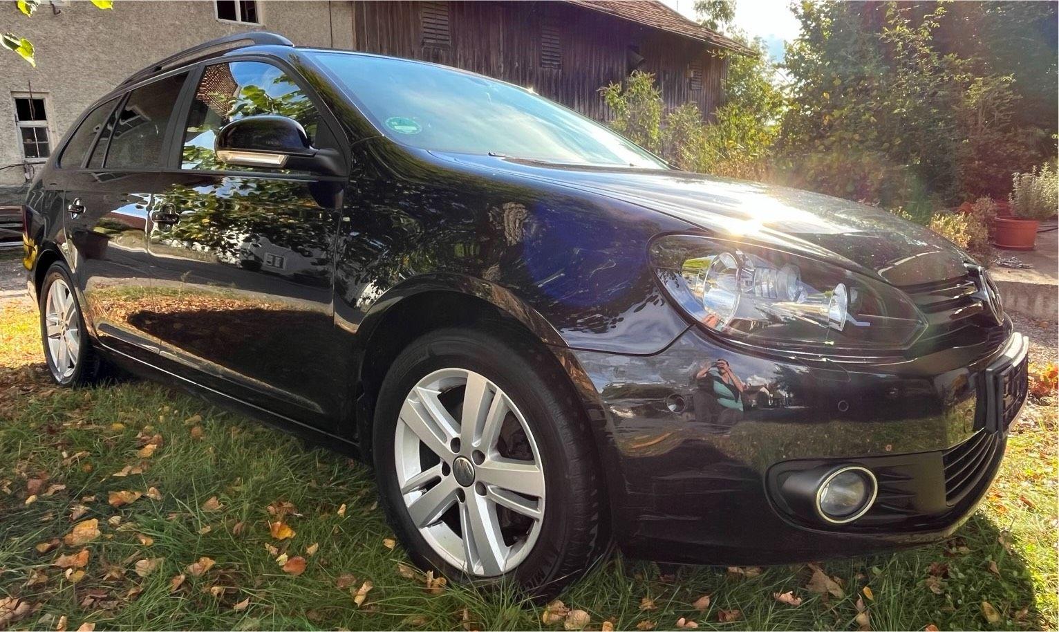 Volkswagen Golf 2012 — rear view