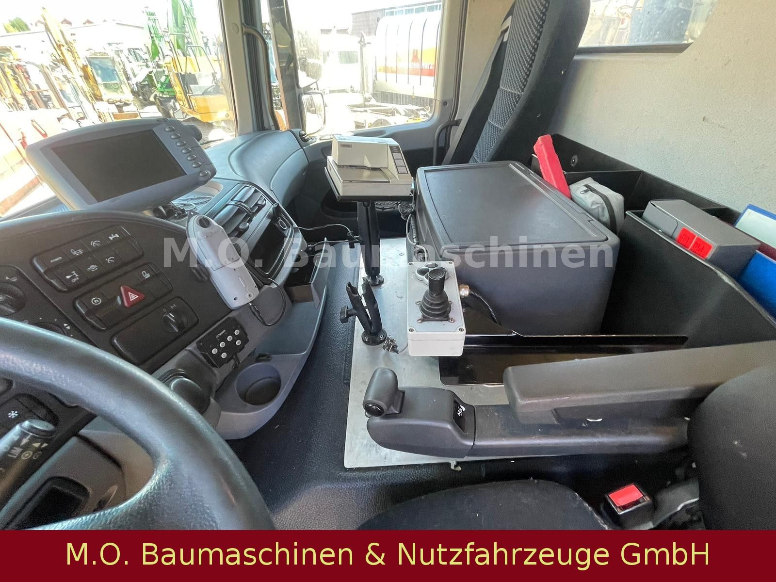 Fahrzeugabbildung Mercedes-Benz Actros 3336/ Euro 5 / AC / Faun Frontlader 535/