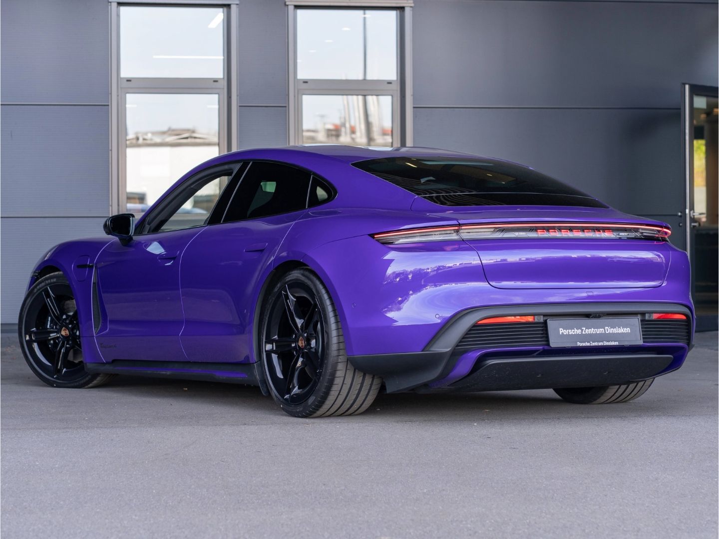 Porsche Taycan 4 Black Edition SportDesign Chrono ACC imagem 3