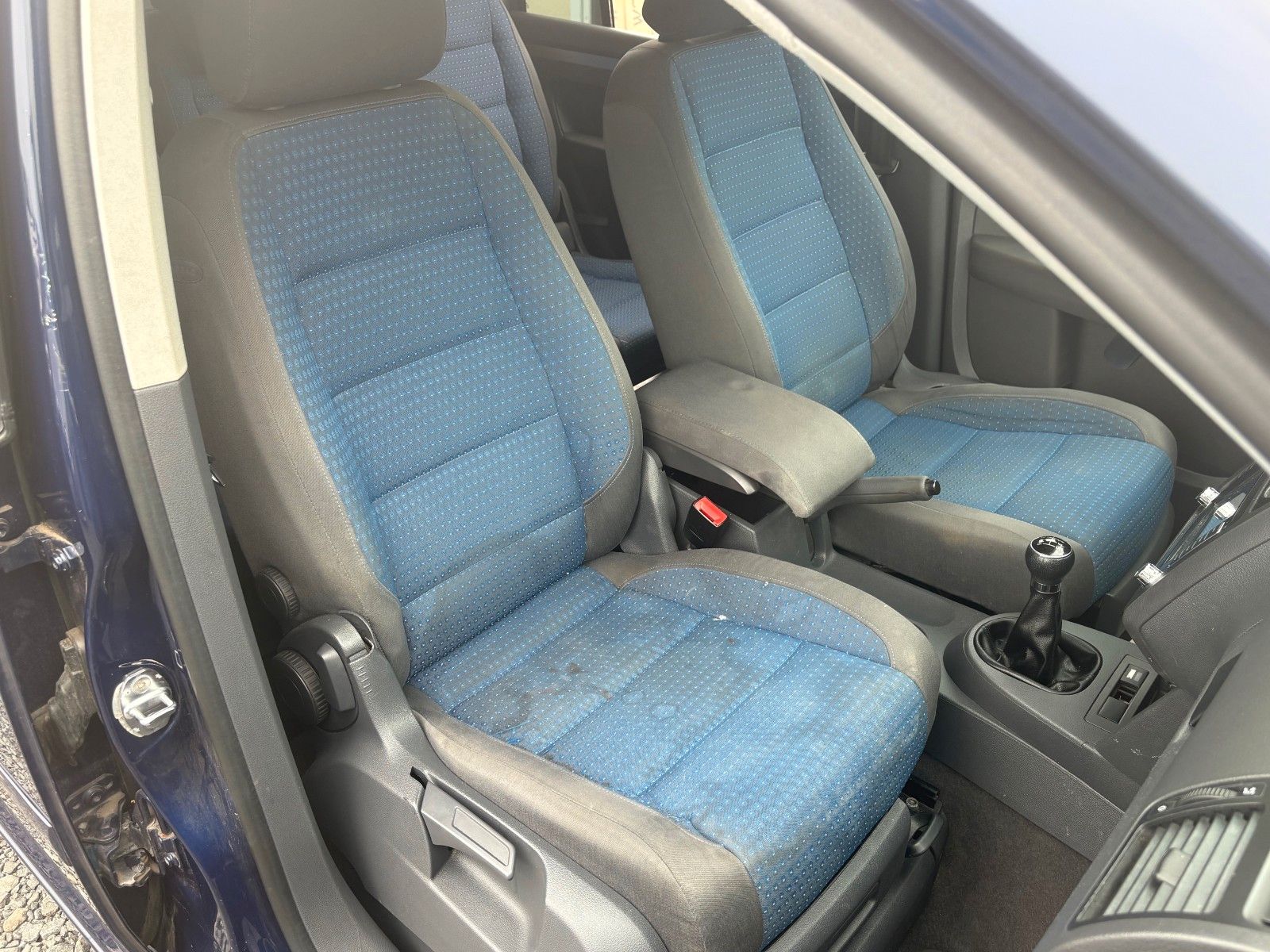 Fahrzeugabbildung Volkswagen Touran Trendline 1.9 TDI Navi SHZ AHK Klima