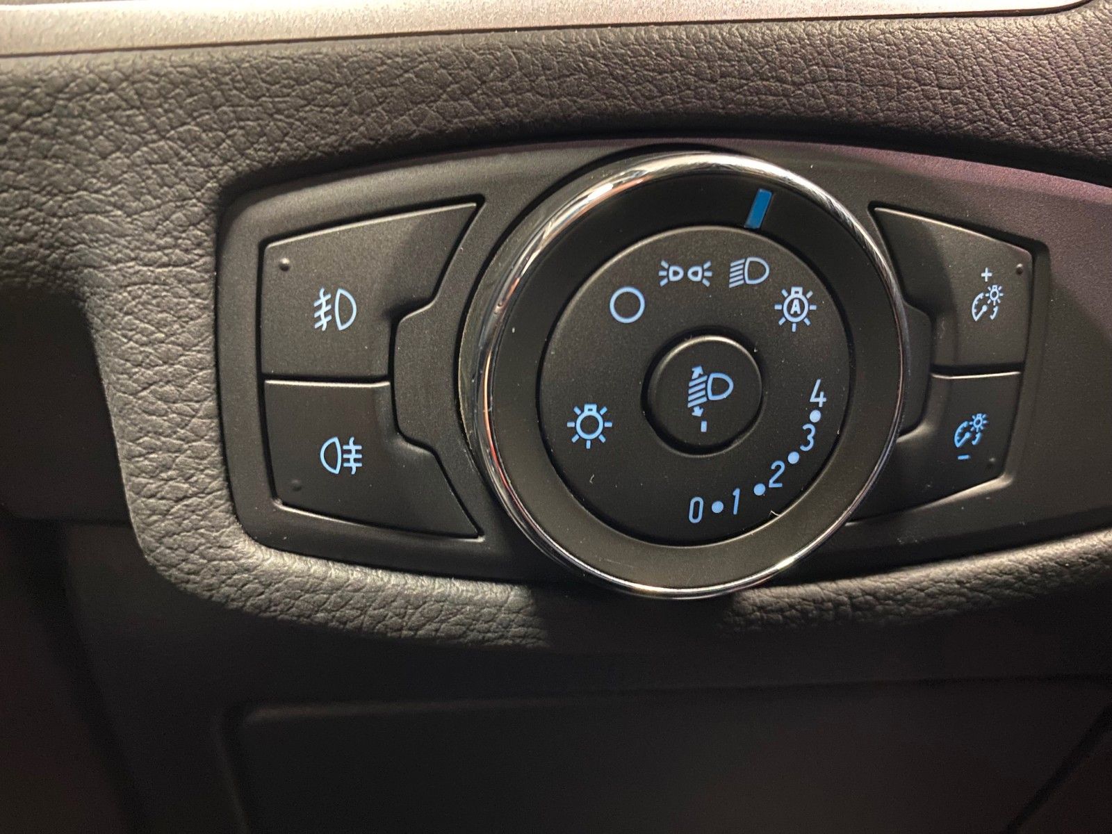 Fahrzeugabbildung Ford S-Max 2.0 TDCI EcoBlue Edition+NAVI+AHK+KAMERA++