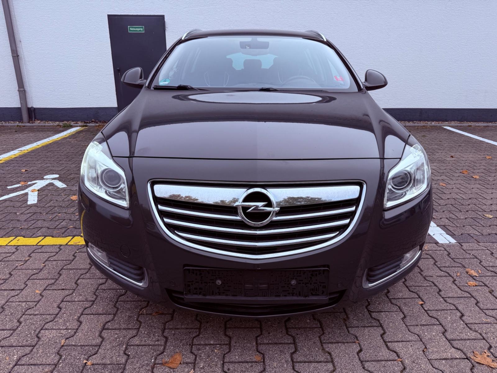 Opel Insignia 2013 — салон