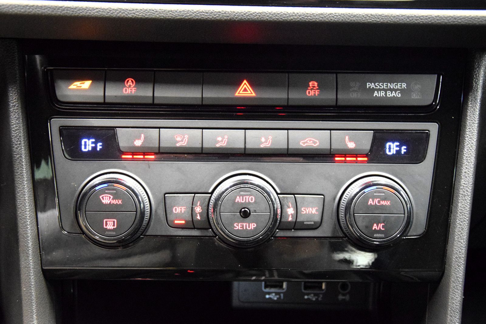 Fahrzeugabbildung SEAT Leon ST Cupra 300 4Drive ACC Beats Alca. Virtual