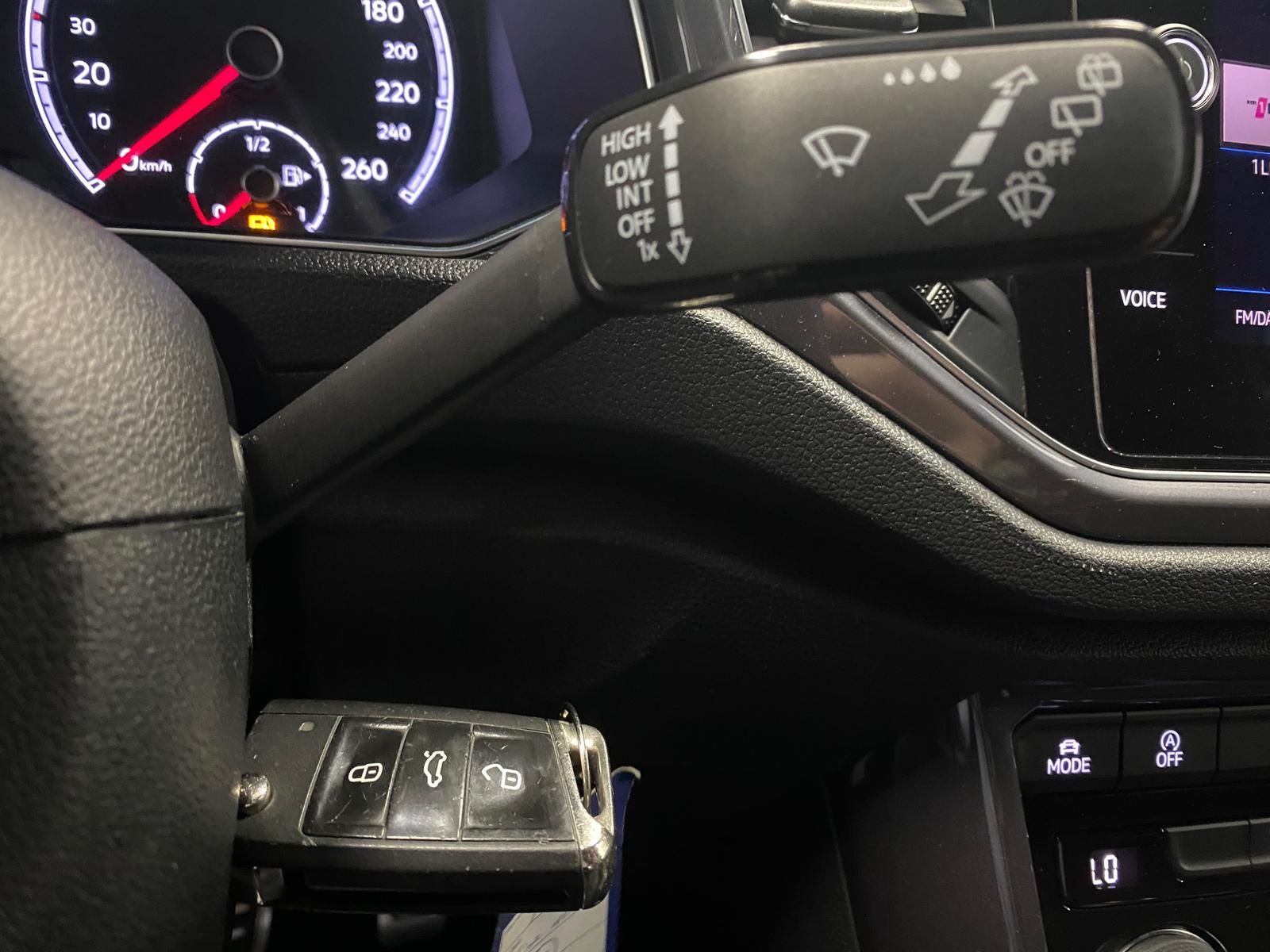Fahrzeugabbildung Volkswagen T-Roc 1.5 16V TSI Sport R-Line+PDC+ALU+LED