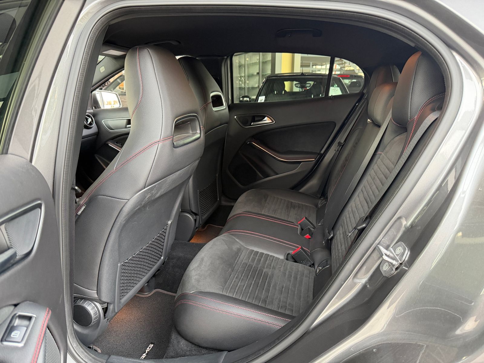 Fahrzeugabbildung Mercedes-Benz GLA 250 4Matic AMG-Line 360° LED SHZ NAVI