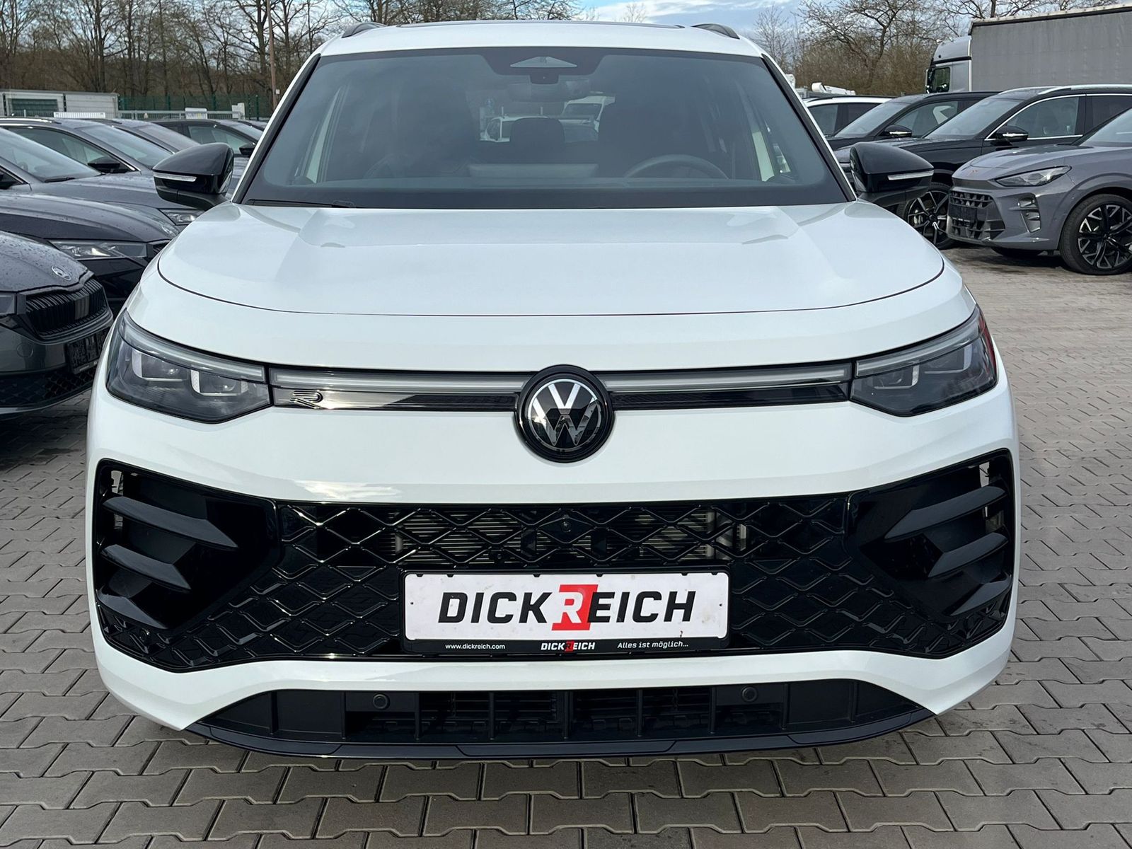 Fahrzeugabbildung Volkswagen Tayron 2.0 TDI 4M R-Line 7S*IQ-L.*LEDER*PANO*HUD