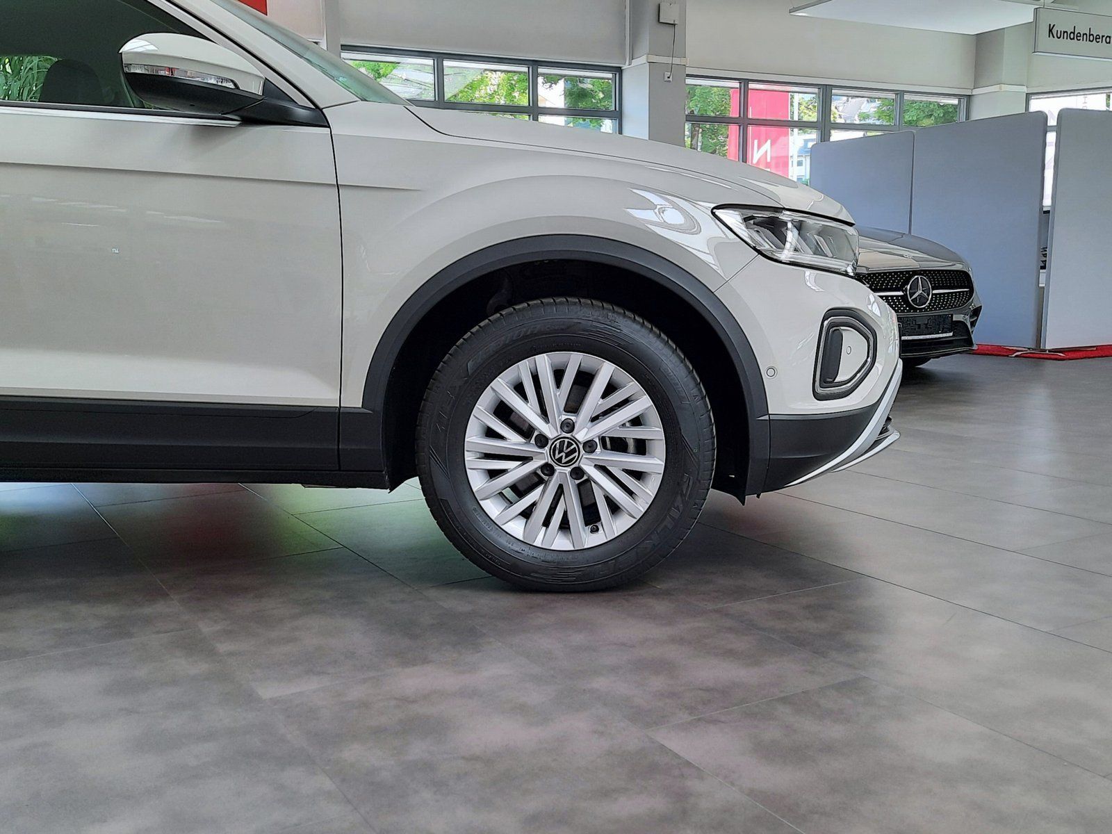 Fahrzeugabbildung Volkswagen T-Roc Life TSI *LED*Sitzhzg*PDC*App-Conn.*ACC*