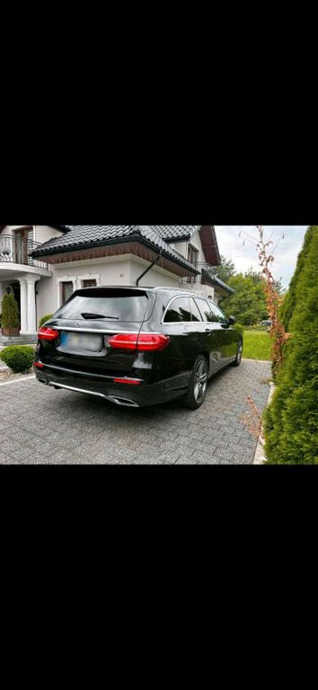 Image of Mercedes-Benz E 220