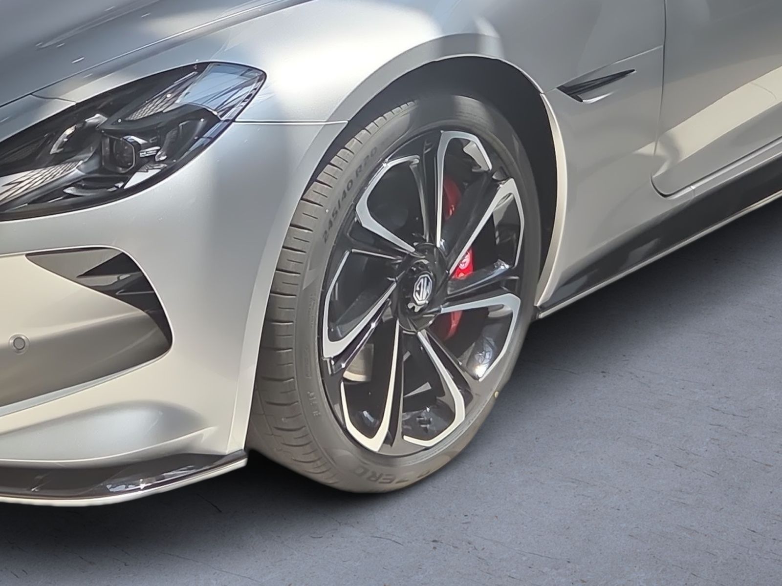 Fahrzeugabbildung MG Cyberster 77 kWh AWD XPower 510 PS Automatik* NA