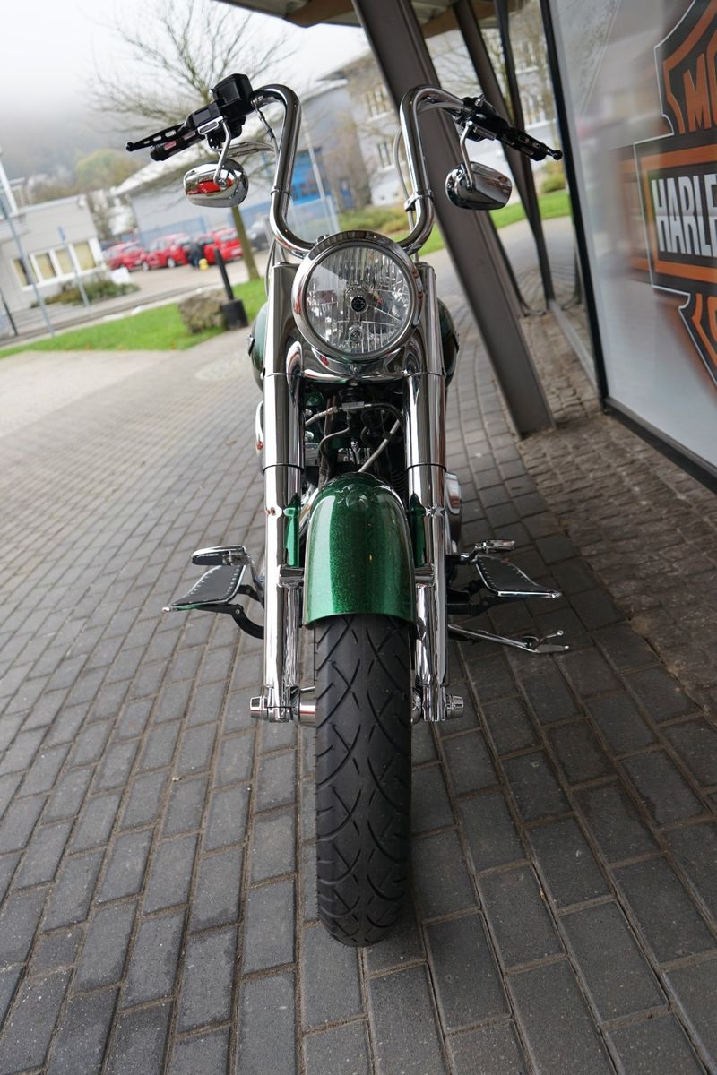 Fahrzeugabbildung Harley-Davidson Softail Deluxe im Chicano Style