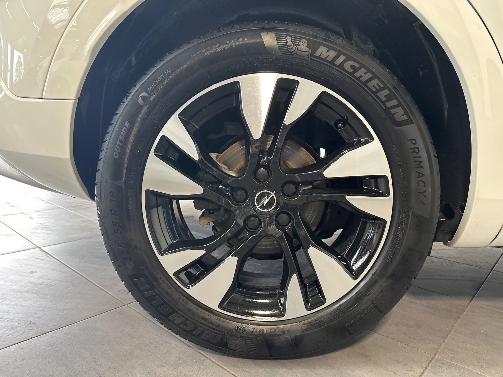 Fahrzeugabbildung Opel Grandland X 1.5 D Automatik Elegance NAV+MATRIX