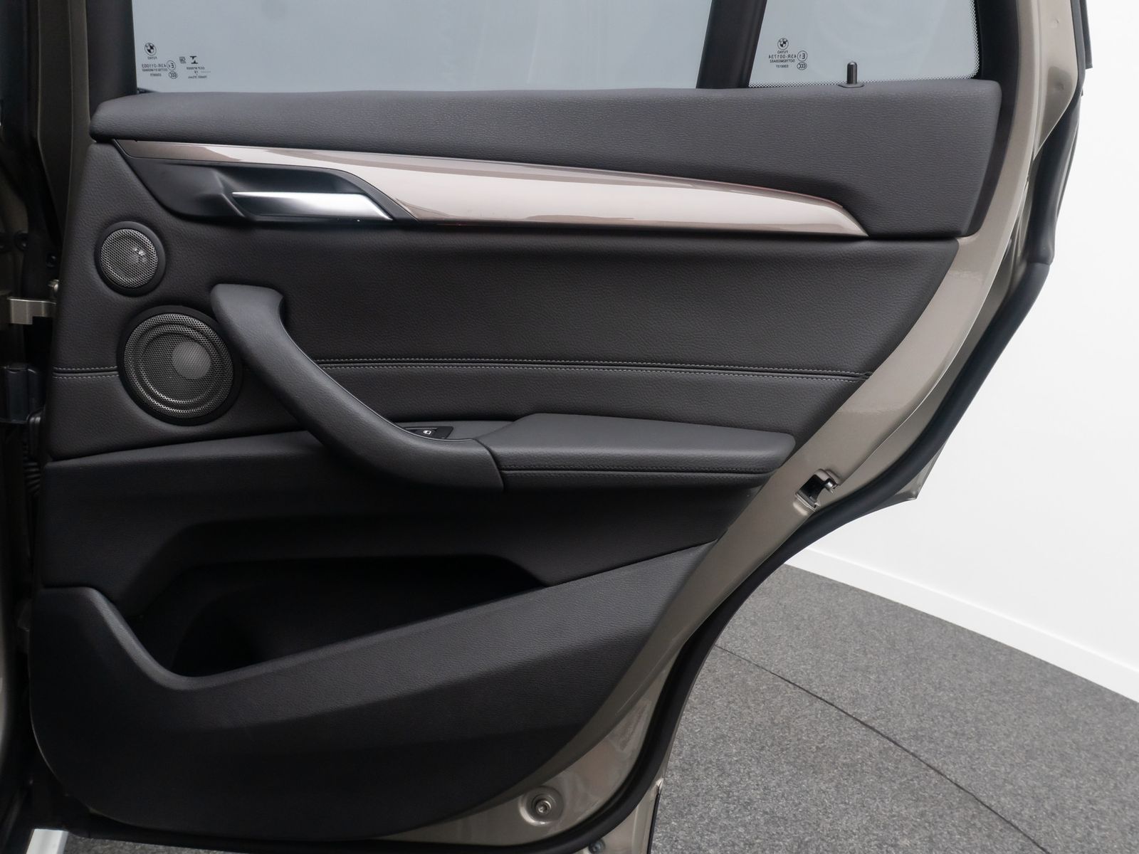 Fahrzeugabbildung BMW X1xD20d xLine Kamera HUD Alarm H/K NaviPlus 18"