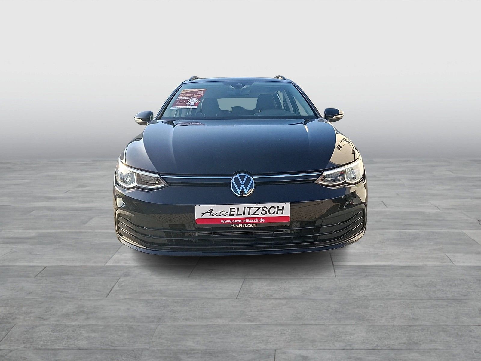 Fahrzeugabbildung Volkswagen Golf VIII Variant TSI Life LED Navi AID ACC PDC