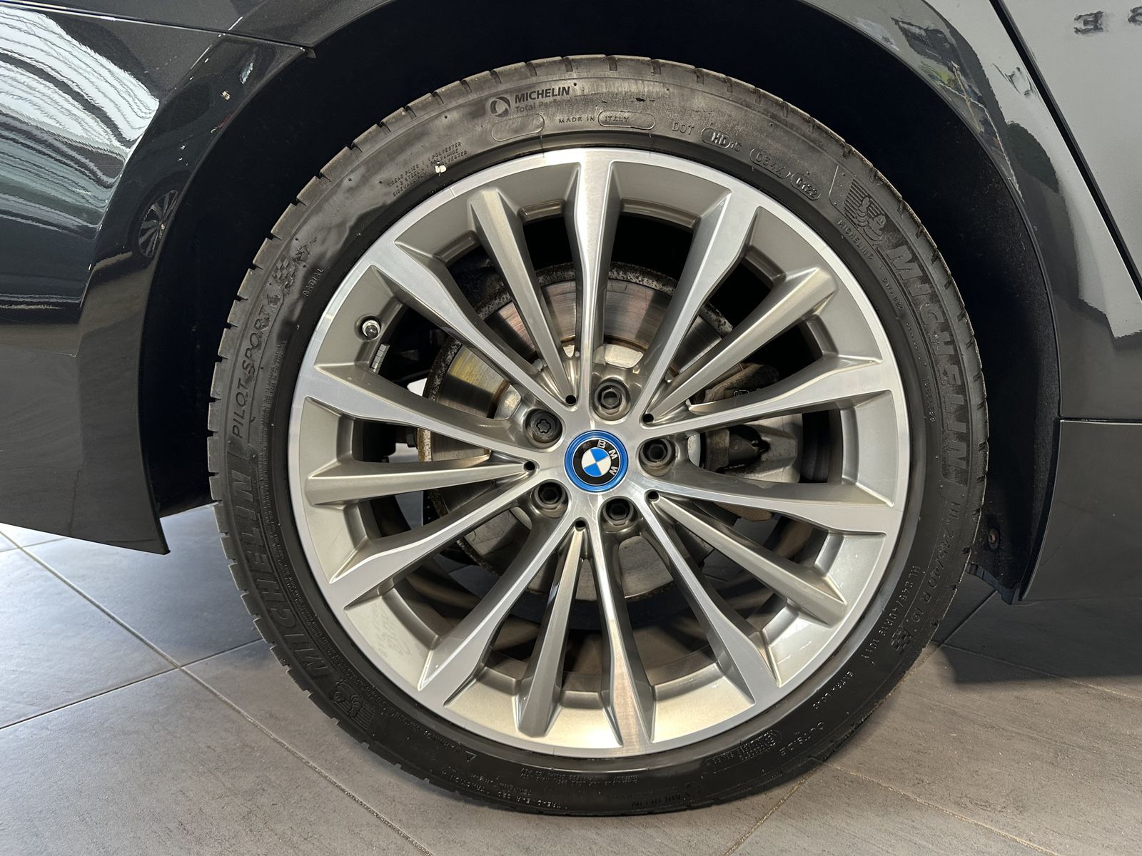 Fahrzeugabbildung BMW 530e Touring xDrive Luxury NAV+LASER+HUD+H&K+ACC