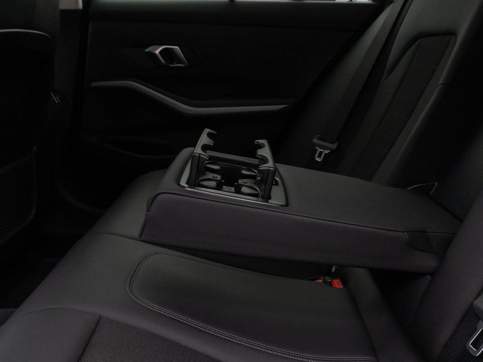Fahrzeugabbildung BMW 320e 360°DAB MDach Leder ACC Komfort Alarm Sport