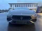Maserati Ghibli Modena Acc+360°+Glasdach+Soft Close - Maserati Ghibli Modena mit Benzin-Antrieb