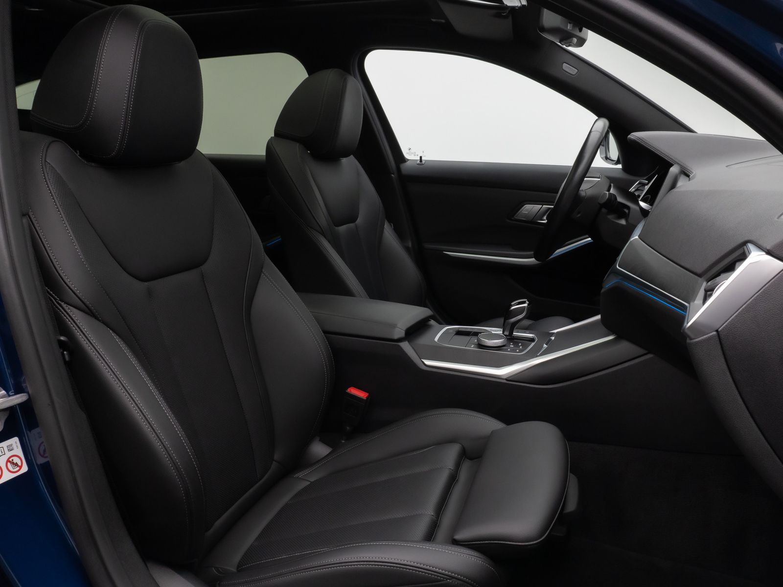 Fahrzeugabbildung BMW 330e xD Luxury Line Panorama Kamera HUD DAB AHK