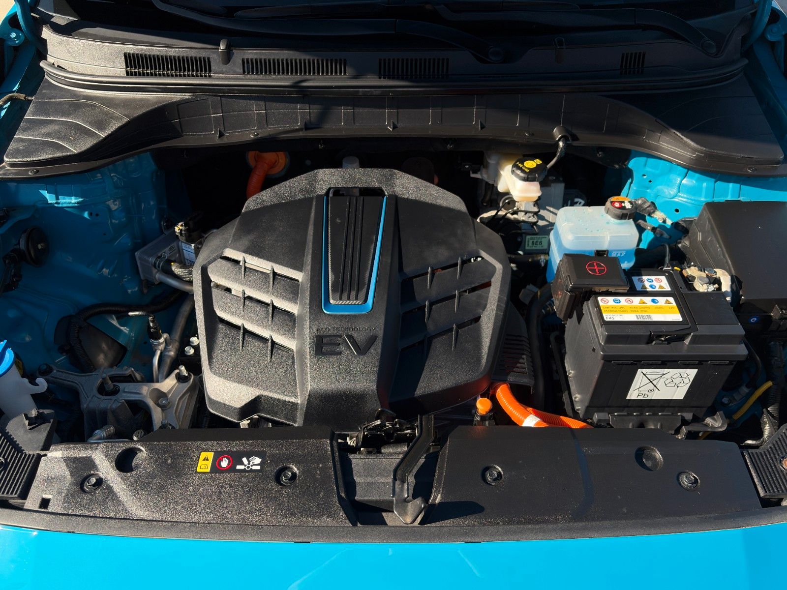 Fahrzeugabbildung Hyundai KONA E Select CarPlay Kamera PDC ACC SHZ LHZ LKA